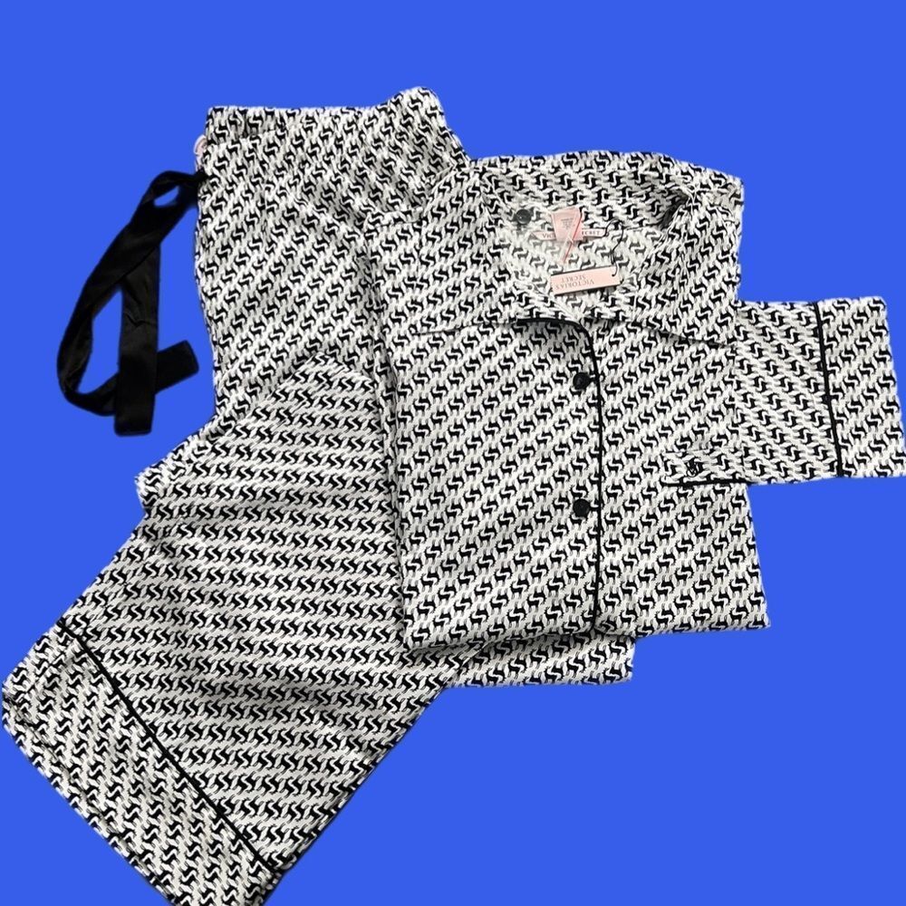 Victorias Secret SATIN button down top Small & bottoms pant pajama Set Medium